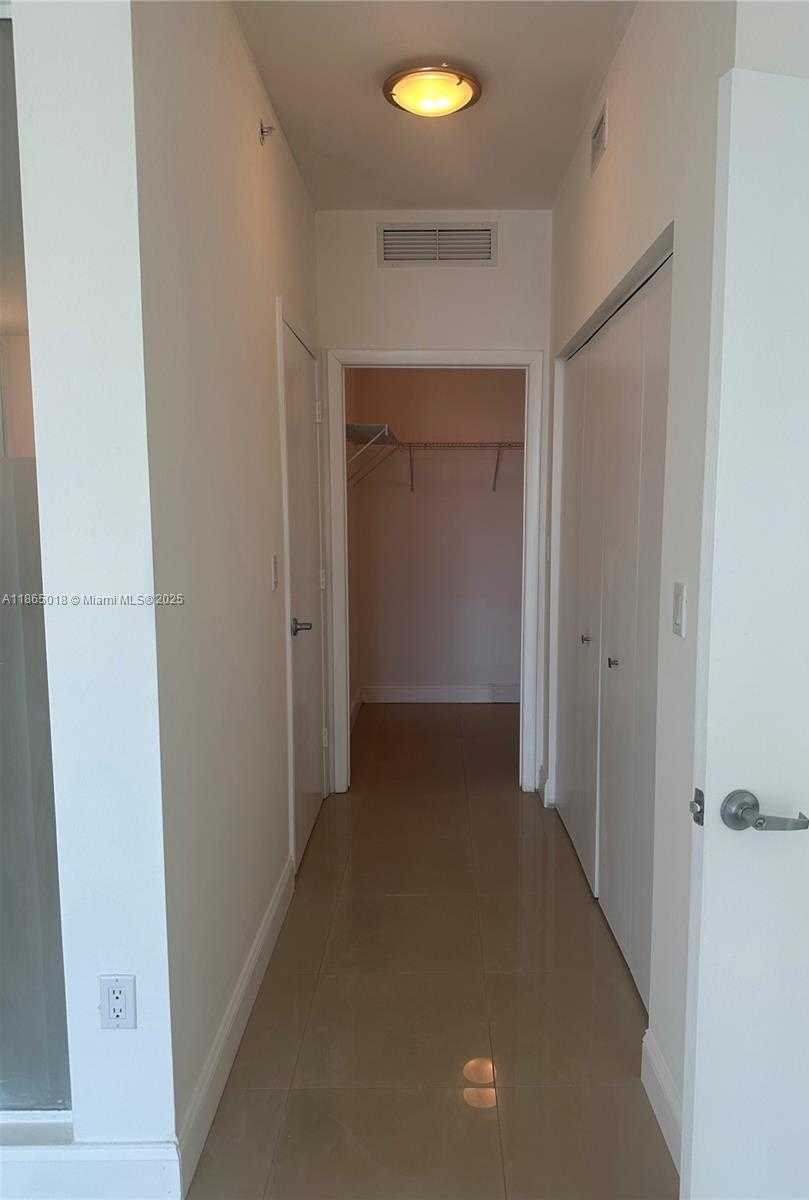 Small Image of 90 NW 3rd St, Miami, FL 33128, USA Number 19