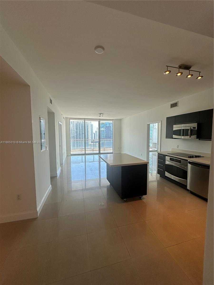 Small Image of 90 NW 3rd St, Miami, FL 33128, USA Number 2