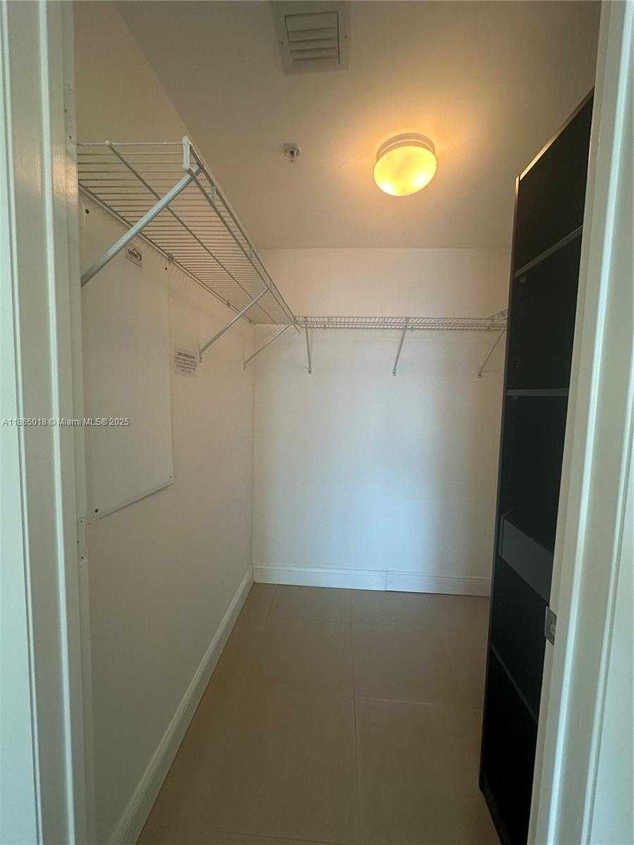 Small Image of 90 NW 3rd St, Miami, FL 33128, USA Number 22