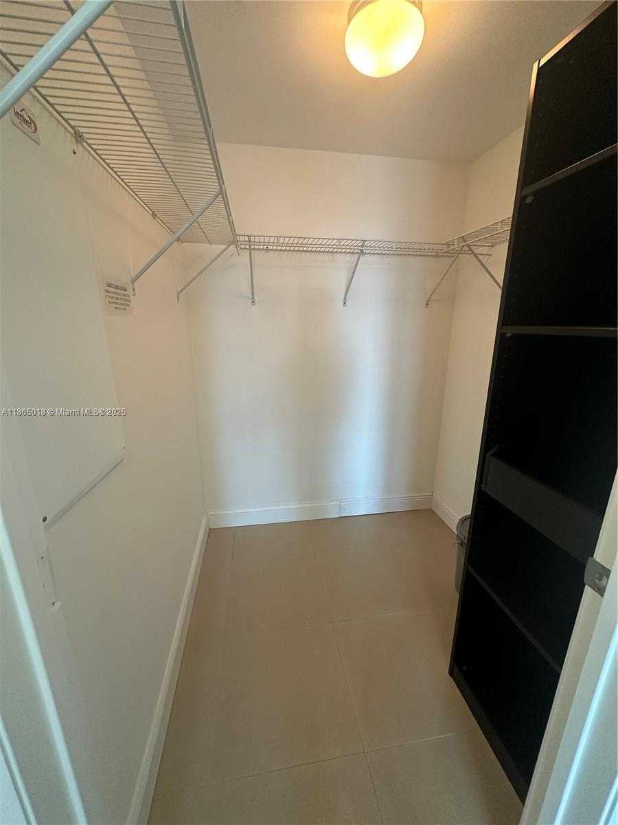Small Image of 90 NW 3rd St, Miami, FL 33128, USA Number 23