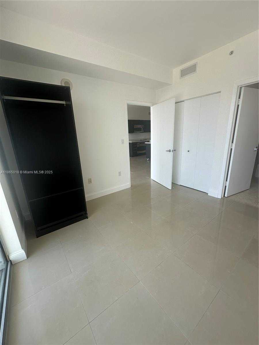 Small Image of 90 NW 3rd St, Miami, FL 33128, USA Number 26