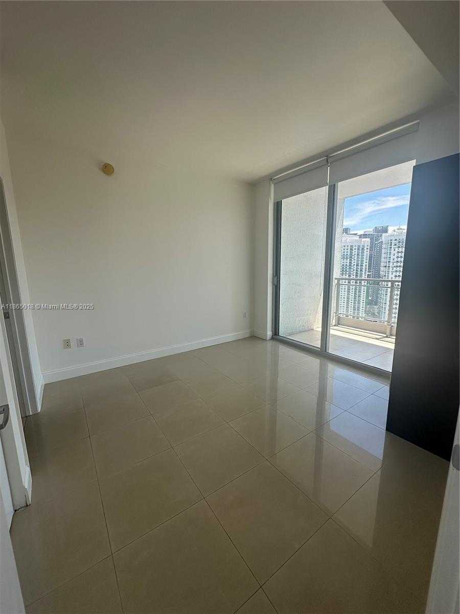 Small Image of 90 NW 3rd St, Miami, FL 33128, USA Number 27