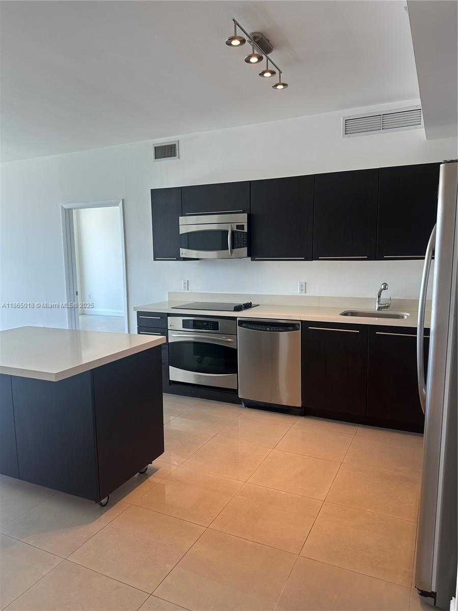 Small Image of 90 NW 3rd St, Miami, FL 33128, USA Number 3
