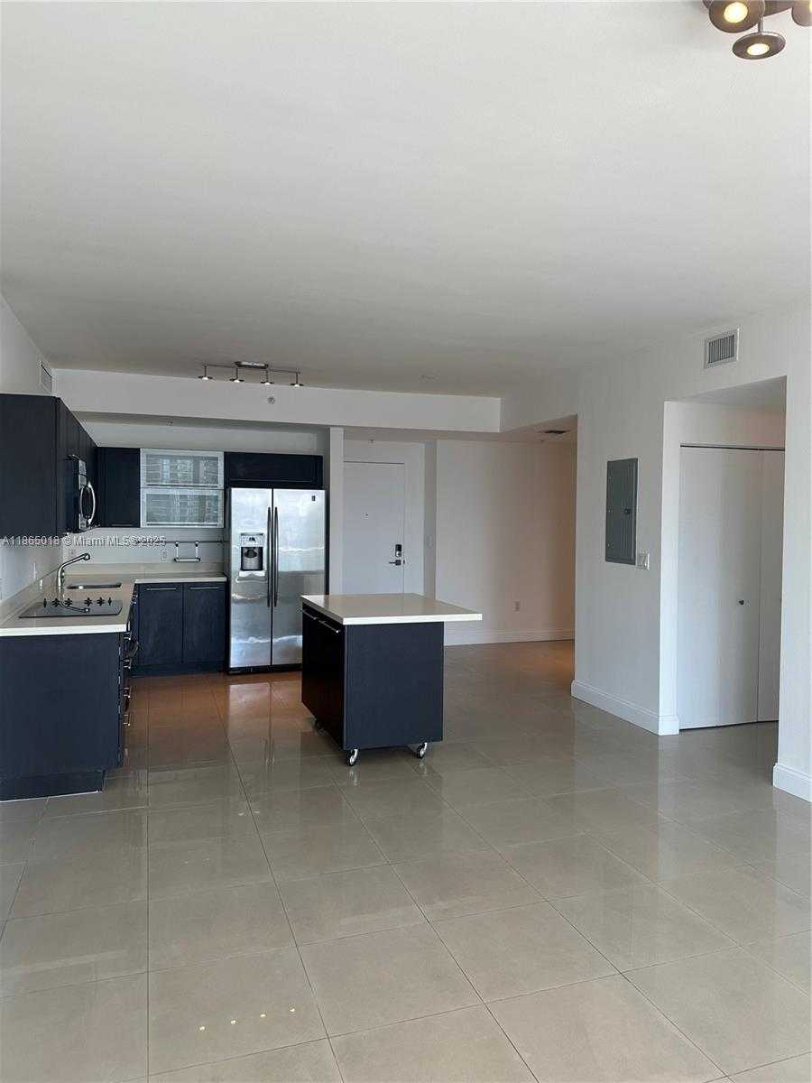 Small Image of 90 NW 3rd St, Miami, FL 33128, USA Number 5