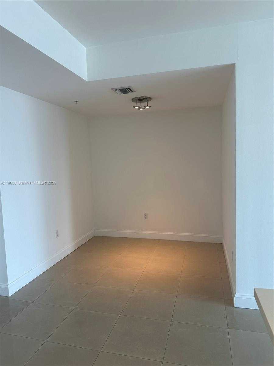 Small Image of 90 NW 3rd St, Miami, FL 33128, USA Number 6