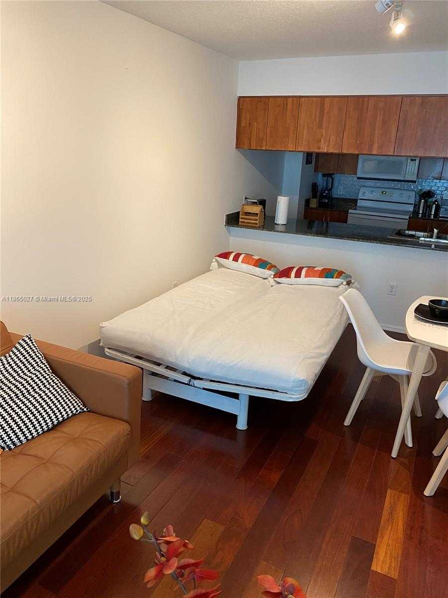 Small Image of 1200 BRICKELL BAY DR #2908, Miami Number 19