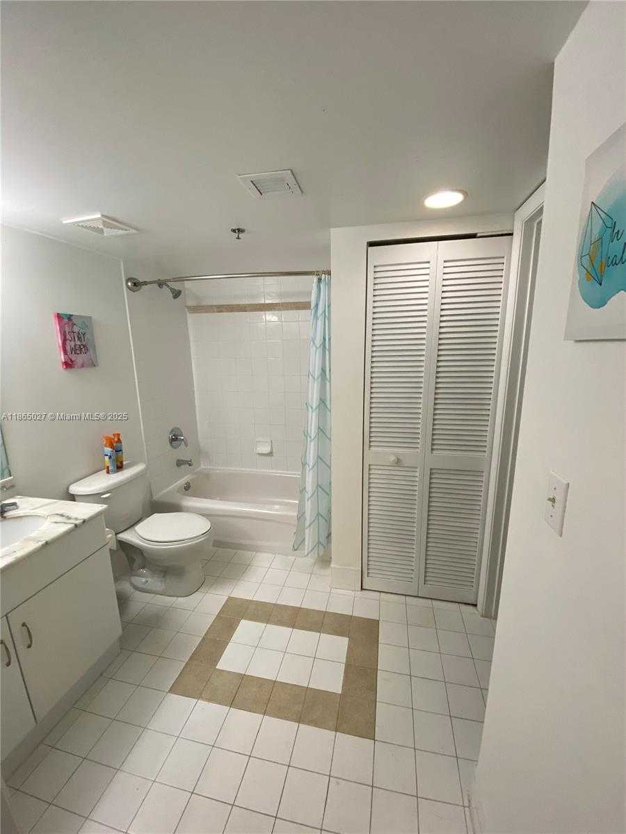 Small Image of 1200 BRICKELL BAY DR #2908, Miami Number 29
