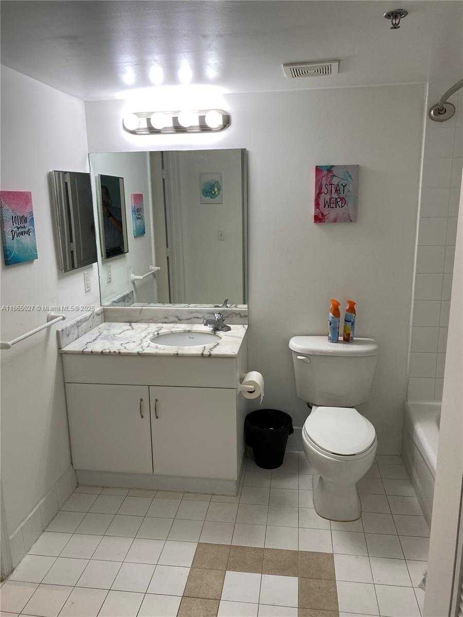 Small Image of 1200 BRICKELL BAY DR #2908, Miami Number 30