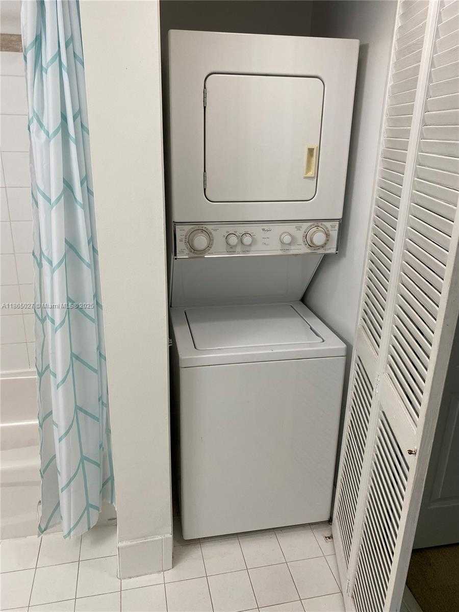 Small Image of 1200 BRICKELL BAY DR #2908, Miami Number 31