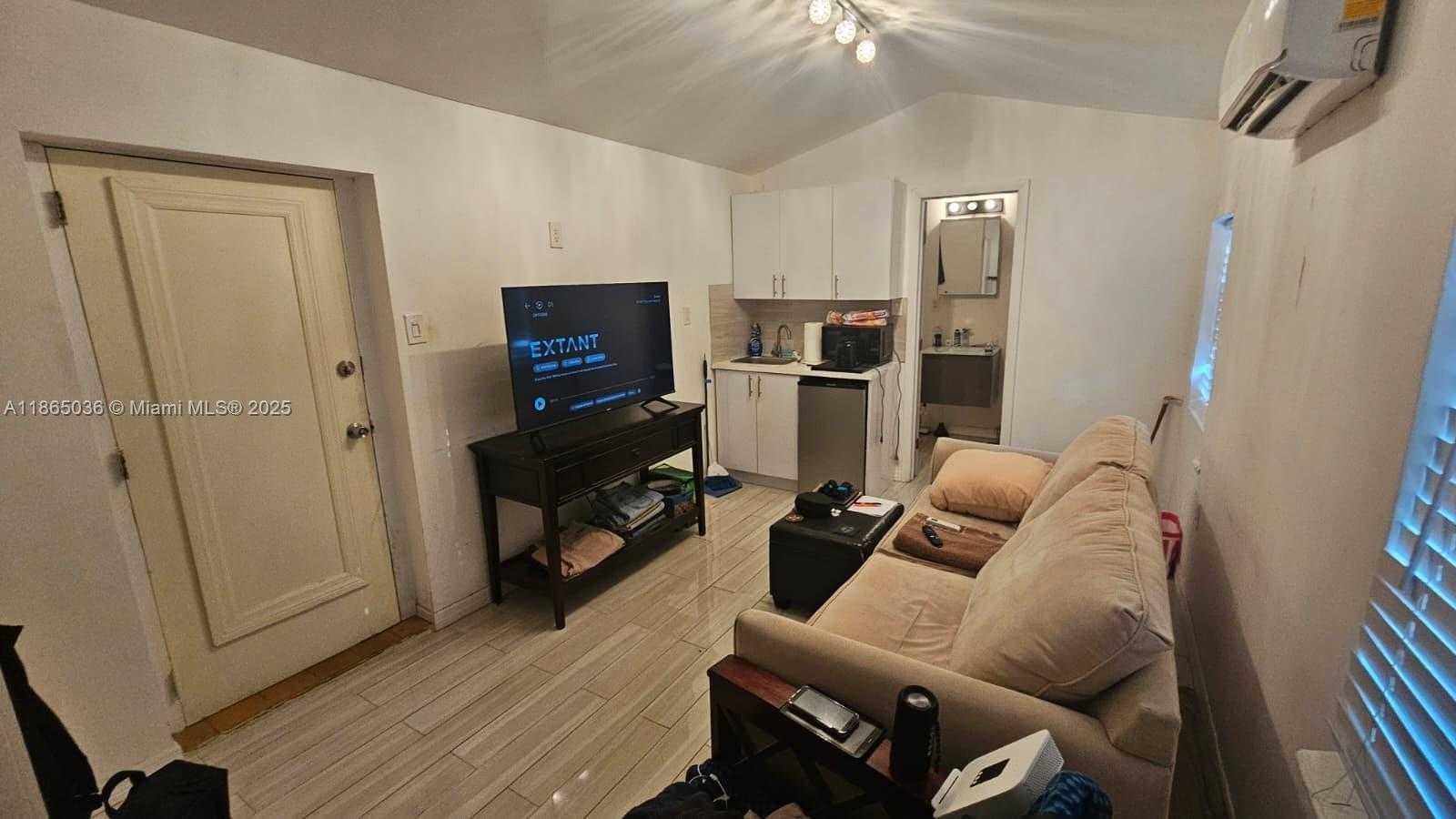 Small Image of 1836 ROOSEVELT ST #3, Hollywood Number 2