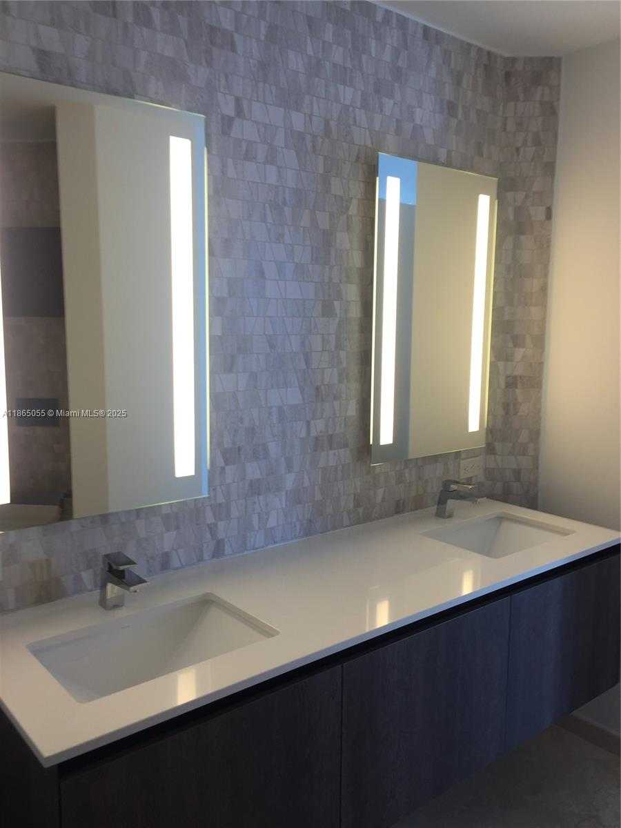 Small Image of 68 SOUTH EAST 6TH ST #2611, Miami Number 19