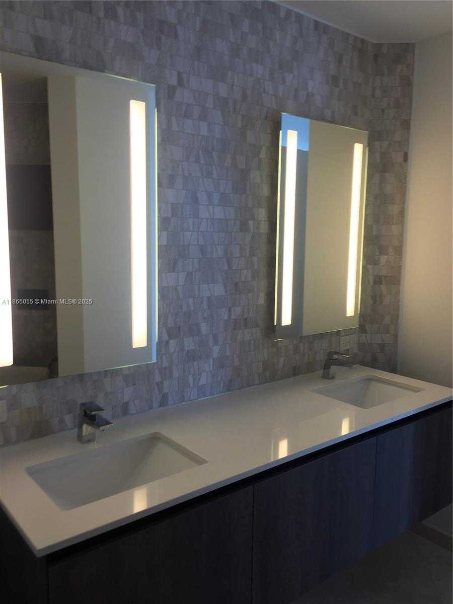Small Image of 68 SOUTH EAST 6TH ST #2611, Miami Number 20