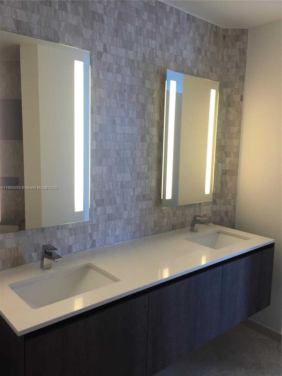 Small Image of 68 SOUTH EAST 6TH ST #2611, Miami Number 21