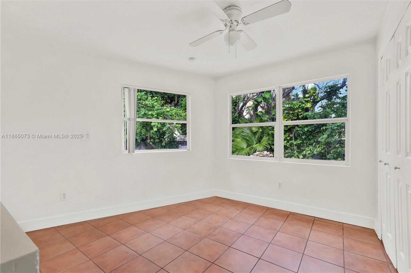 Small Image of 15831 PALMETTO CLUB DR, Miami Number 15
