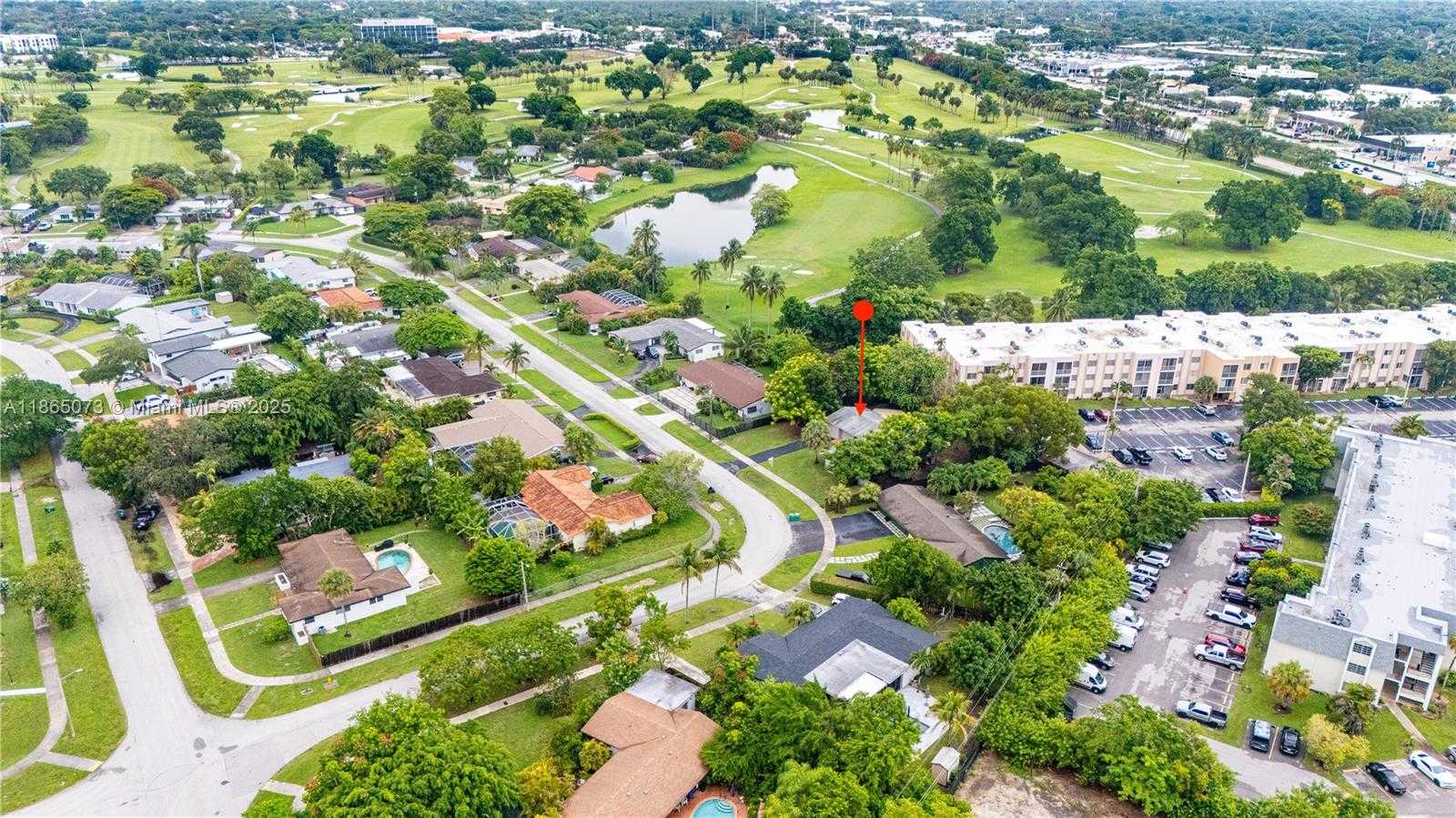 Small Image of 15831 PALMETTO CLUB DR, Miami Number 46