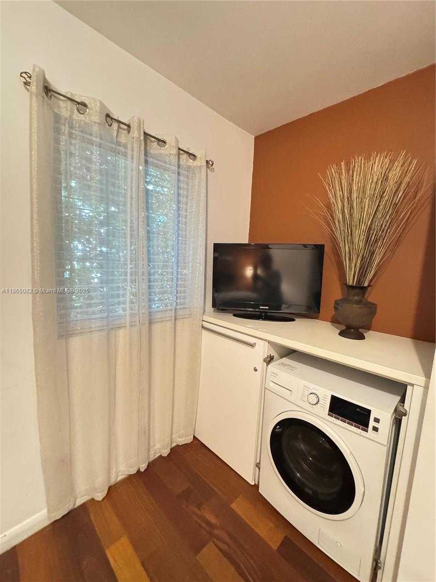 Small Image of 1568 PENNSYLVANIA AVE #311, Miami Beach Number 8