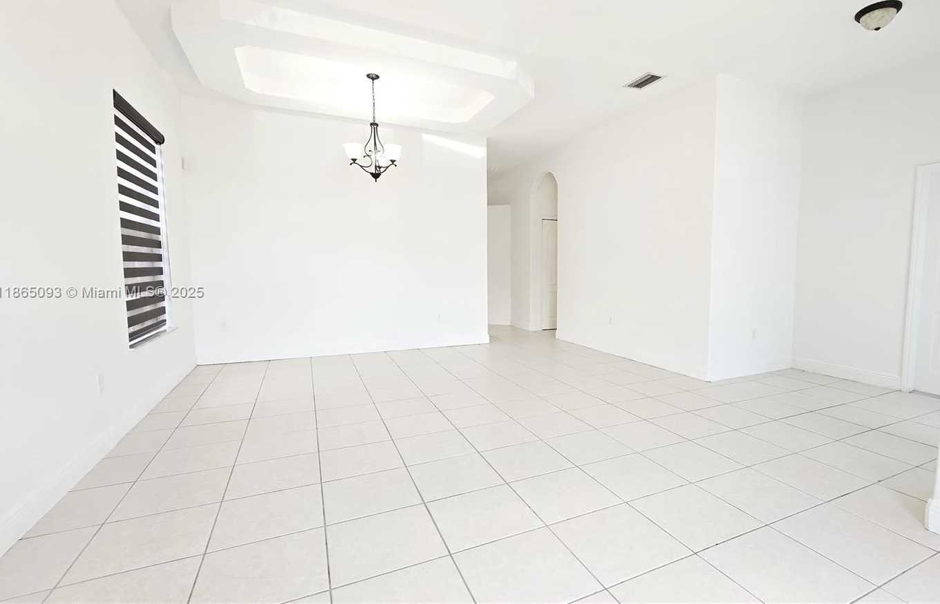 Small Image of 14941 SOUTH WEST 26TH TER, Miami Number 4