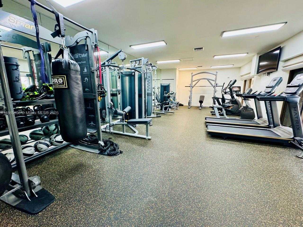 Small Image of 2625 COLLINS AVE #305, Miami Beach Number 19