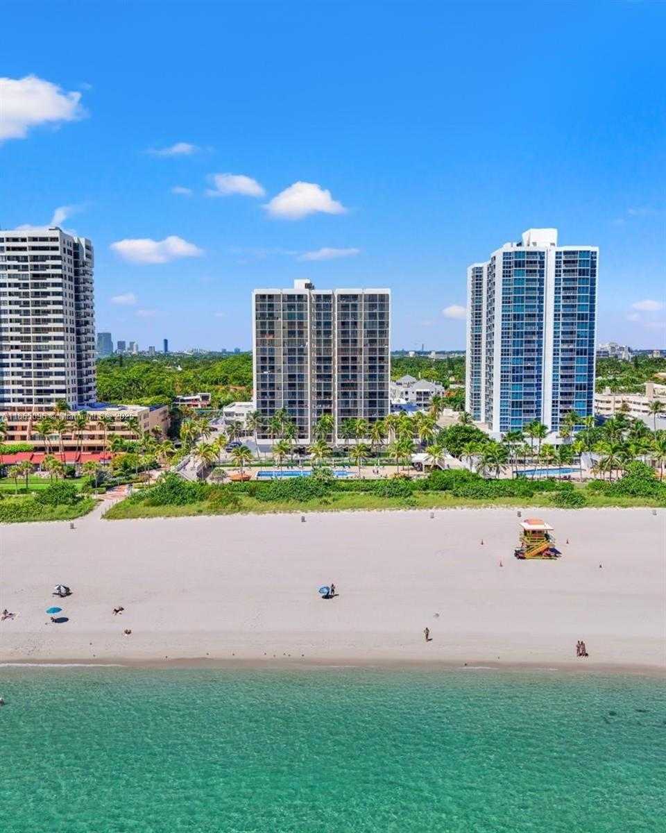 Small Image of 2625 COLLINS AVE #305, Miami Beach Number 2