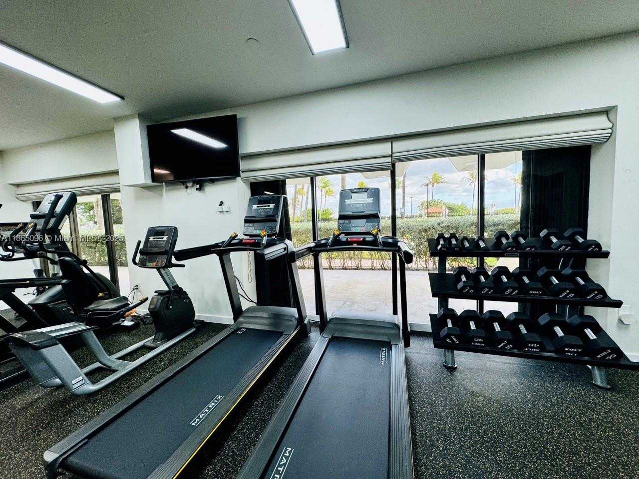 Small Image of 2625 COLLINS AVE #305, Miami Beach Number 20