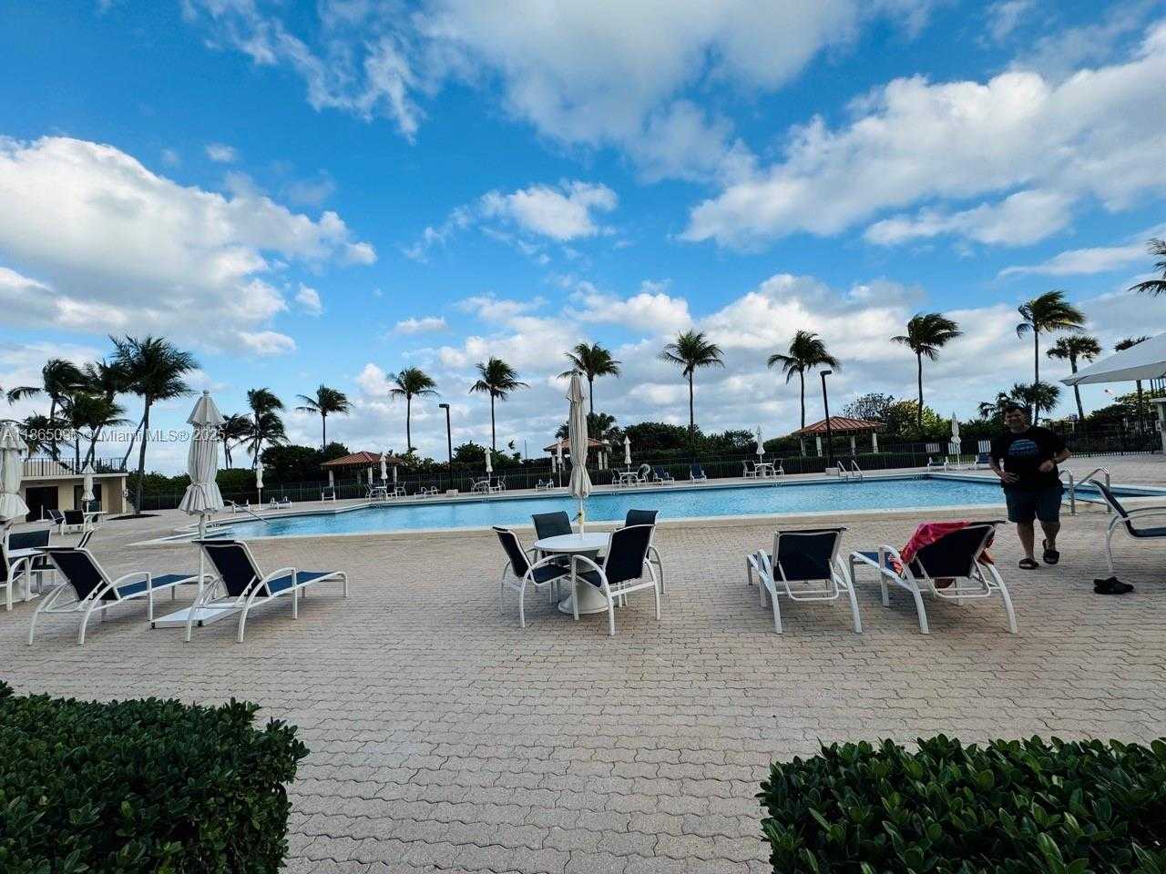 Small Image of 2625 COLLINS AVE #305, Miami Beach Number 22