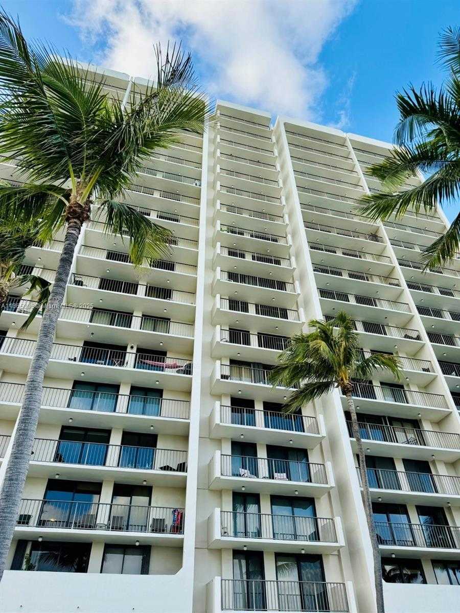 Small Image of 2625 COLLINS AVE #305, Miami Beach Number 25