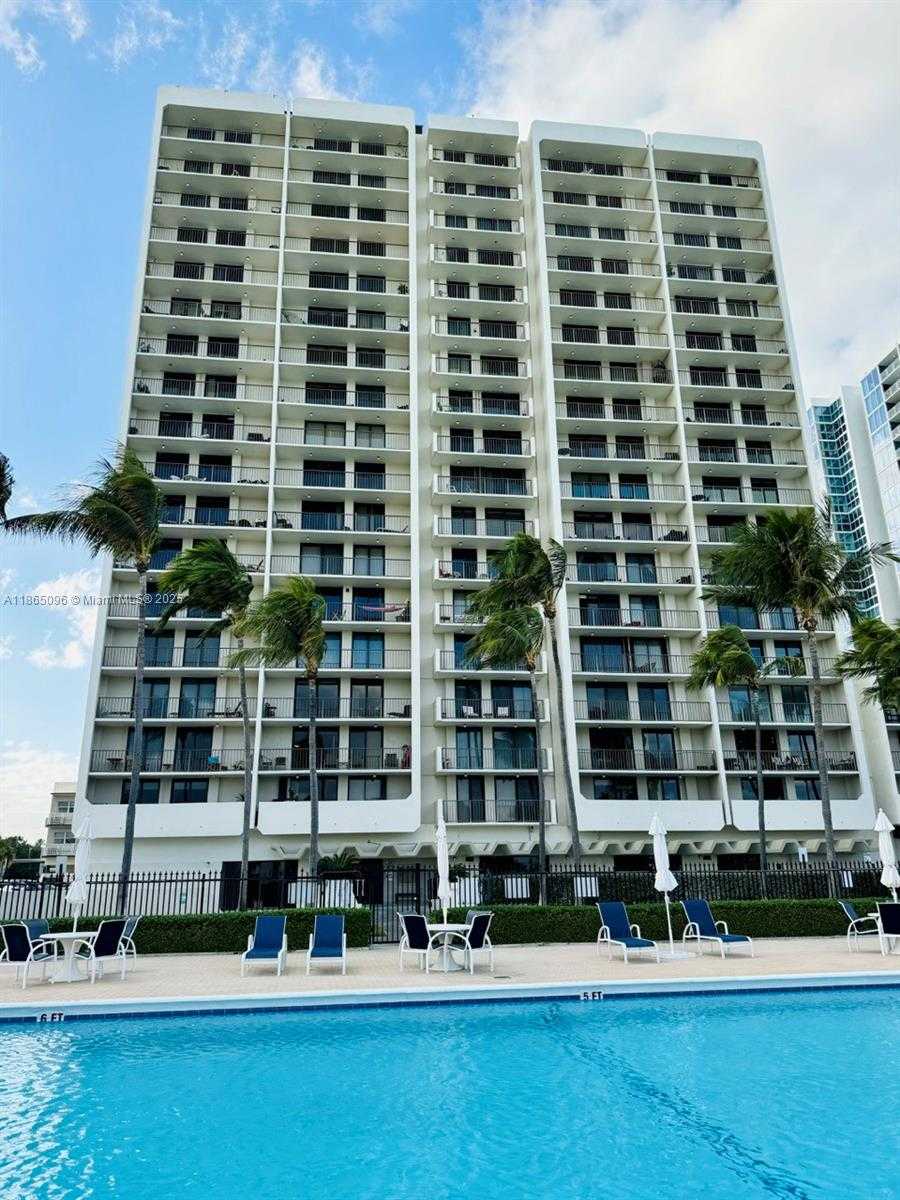 Small Image of 2625 COLLINS AVE #305, Miami Beach Number 26