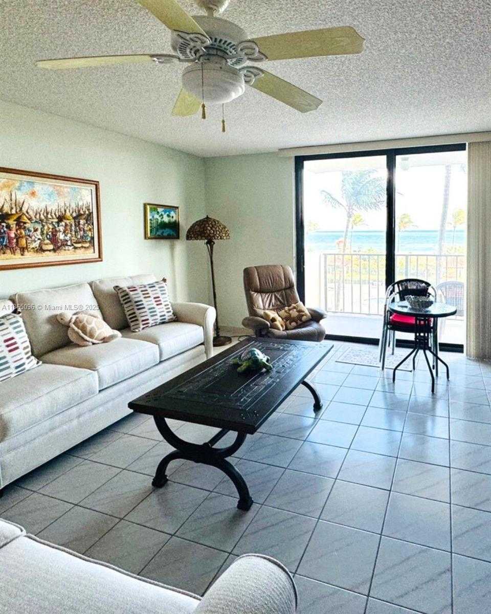 Small Image of 2625 COLLINS AVE #305, Miami Beach Number 6