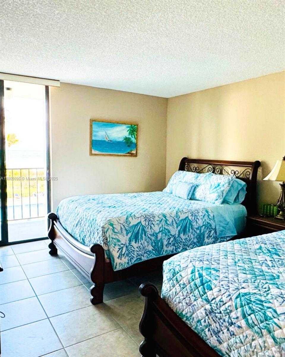 Small Image of 2625 COLLINS AVE #305, Miami Beach Number 7