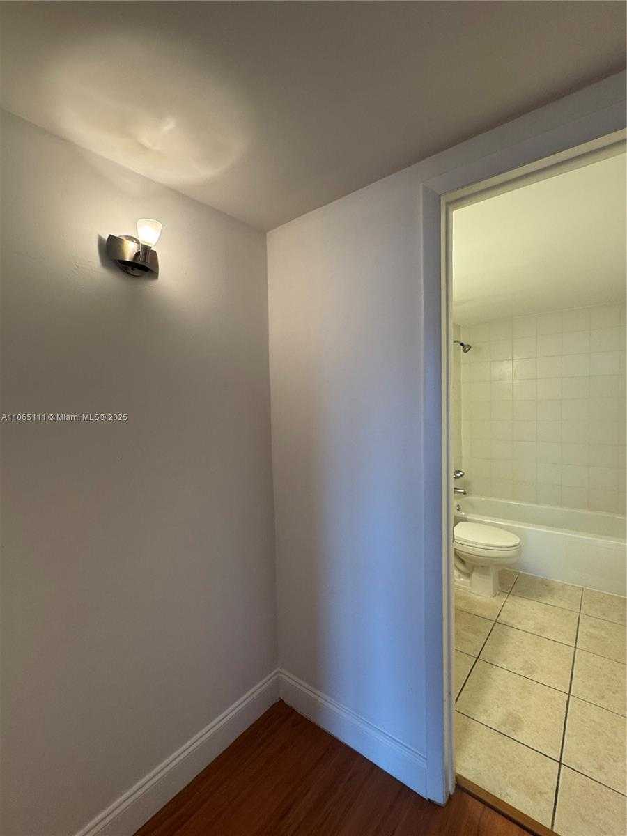 Small Image of 1080 94TH ST #407, Bay Harbor Islands Number 14