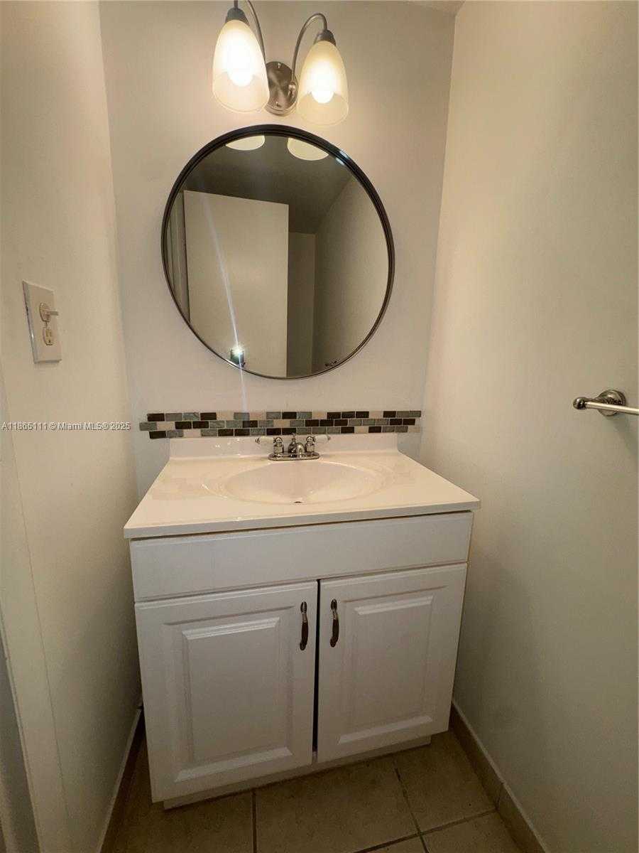 Small Image of 1080 94TH ST #407, Bay Harbor Islands Number 27