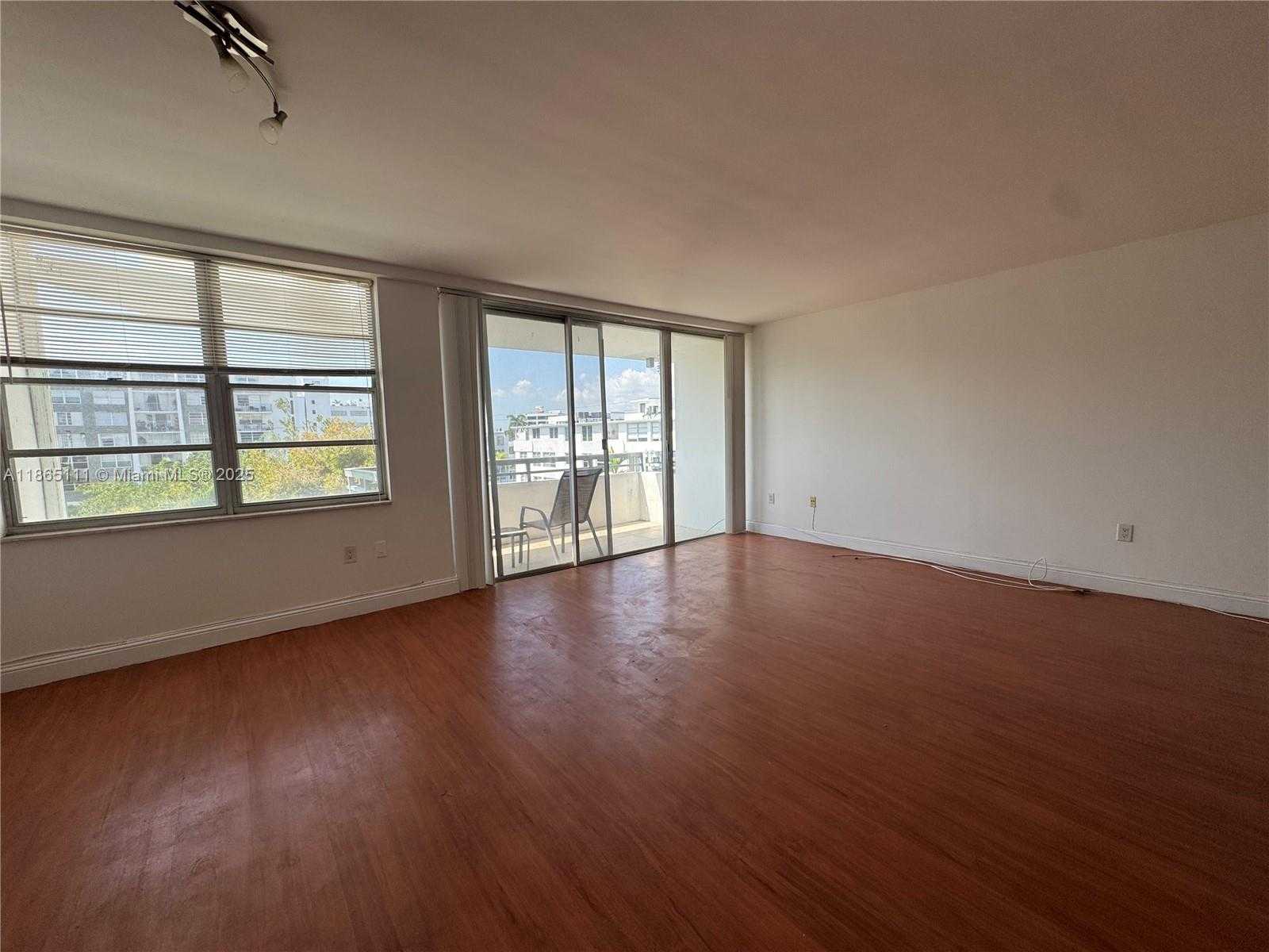 Small Image of 1080 94TH ST #407, Bay Harbor Islands Number 5