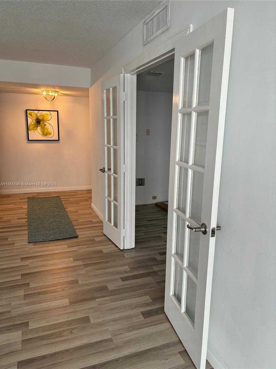 Small Image of 18041 BISCAYNE BLVD #1401, Aventura Number 8