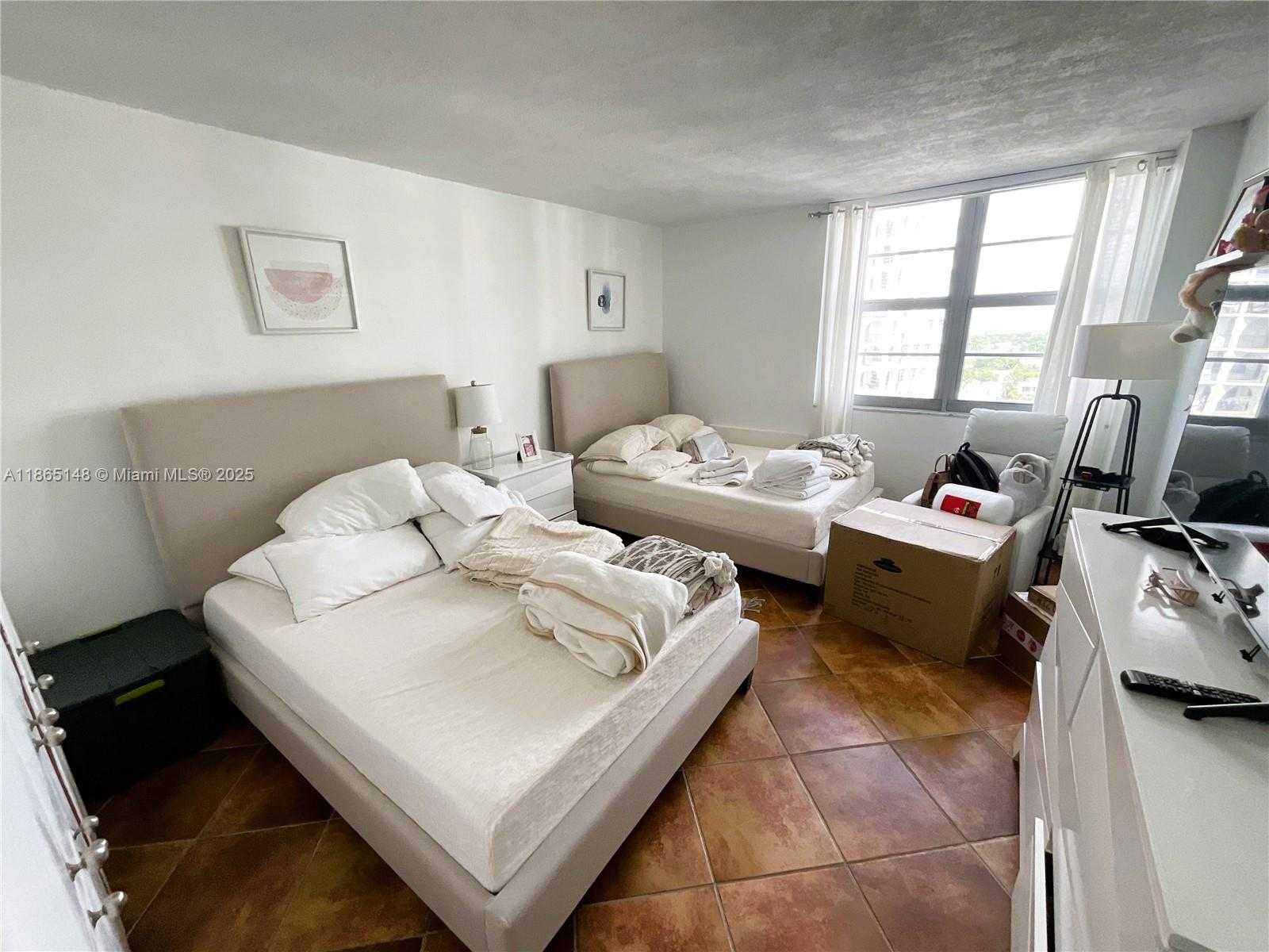 Small Image of 5701 COLLINS AVE #1201, Miami Beach Number 21