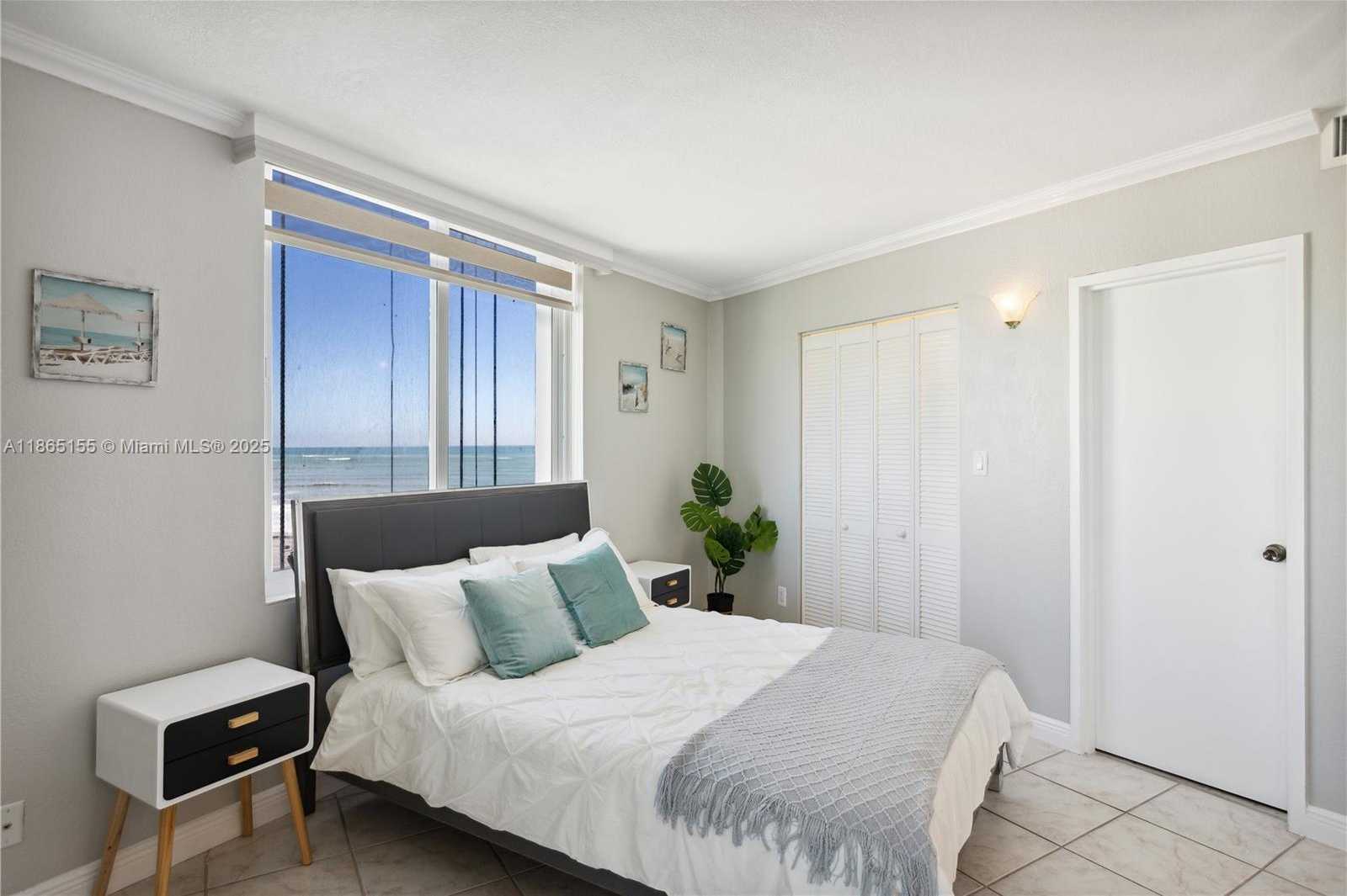 Small Image of 5401 COLLINS AVE #1020, Miami Beach Number 12