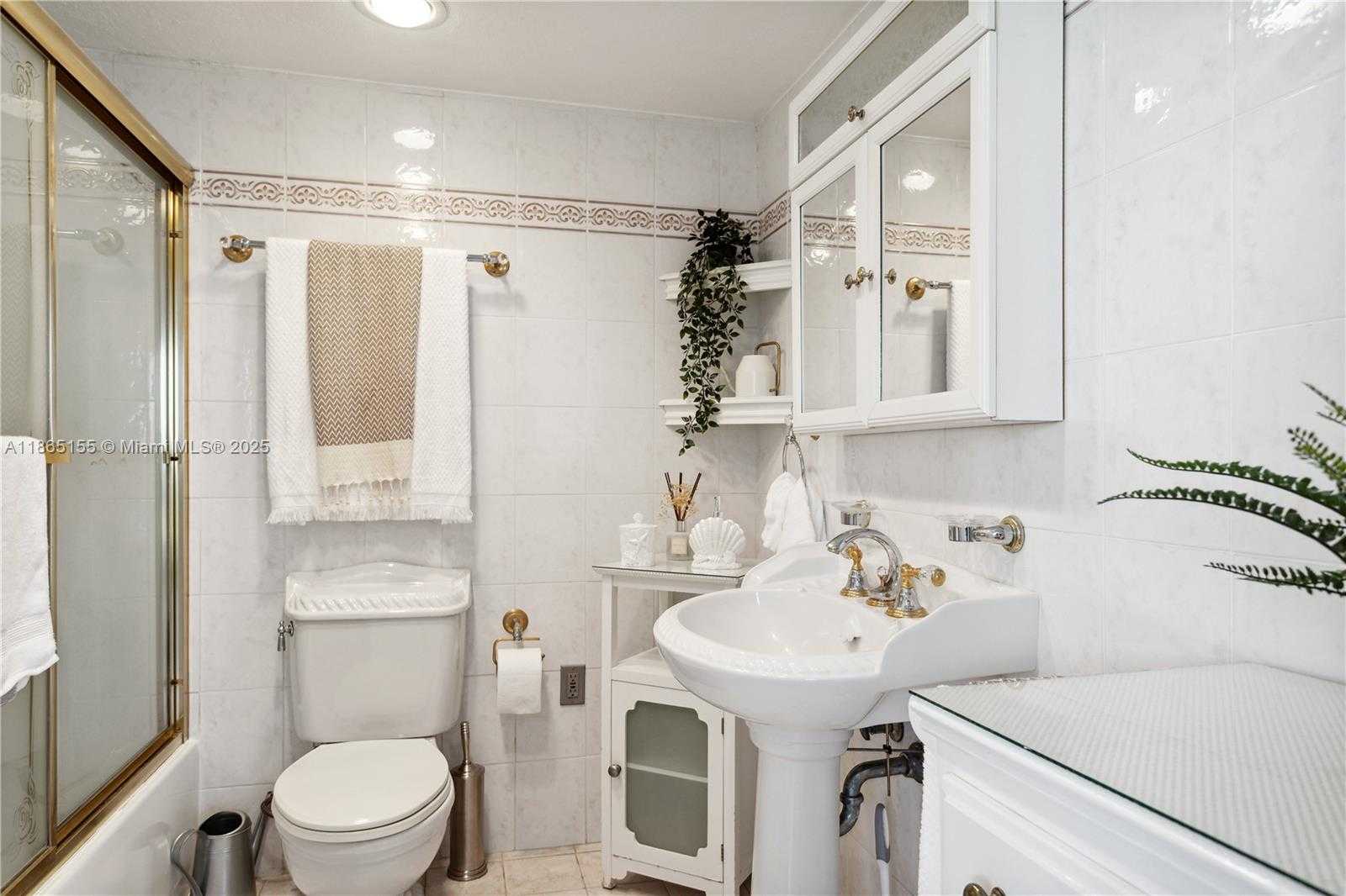 Small Image of 5401 COLLINS AVE #1020, Miami Beach Number 13