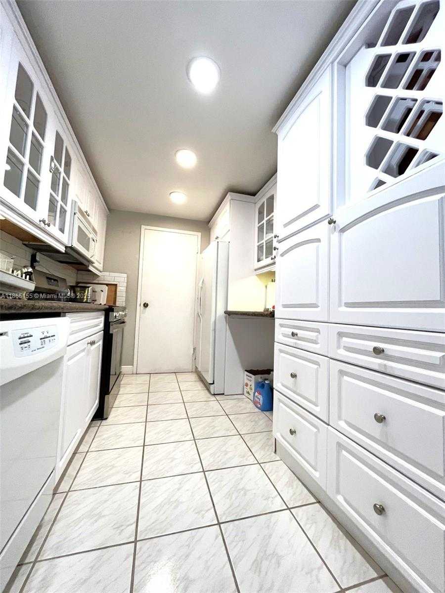 Small Image of 5401 COLLINS AVE #1020, Miami Beach Number 20