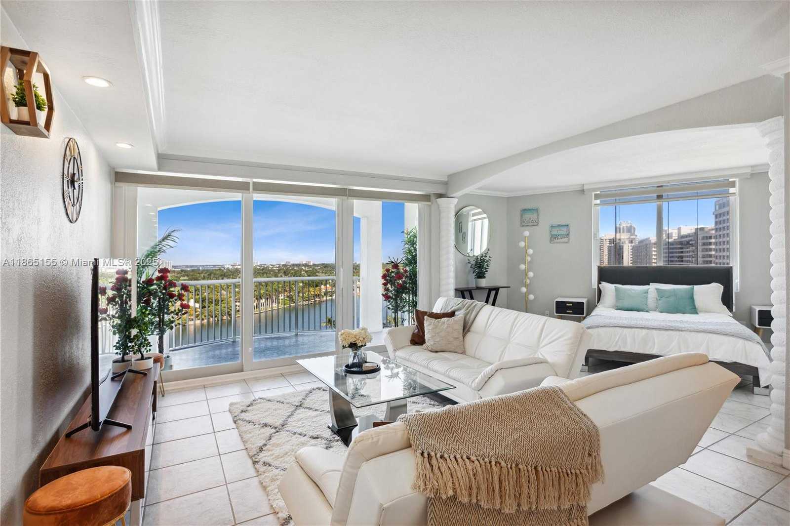 Small Image of 5401 COLLINS AVE #1020, Miami Beach Number 3