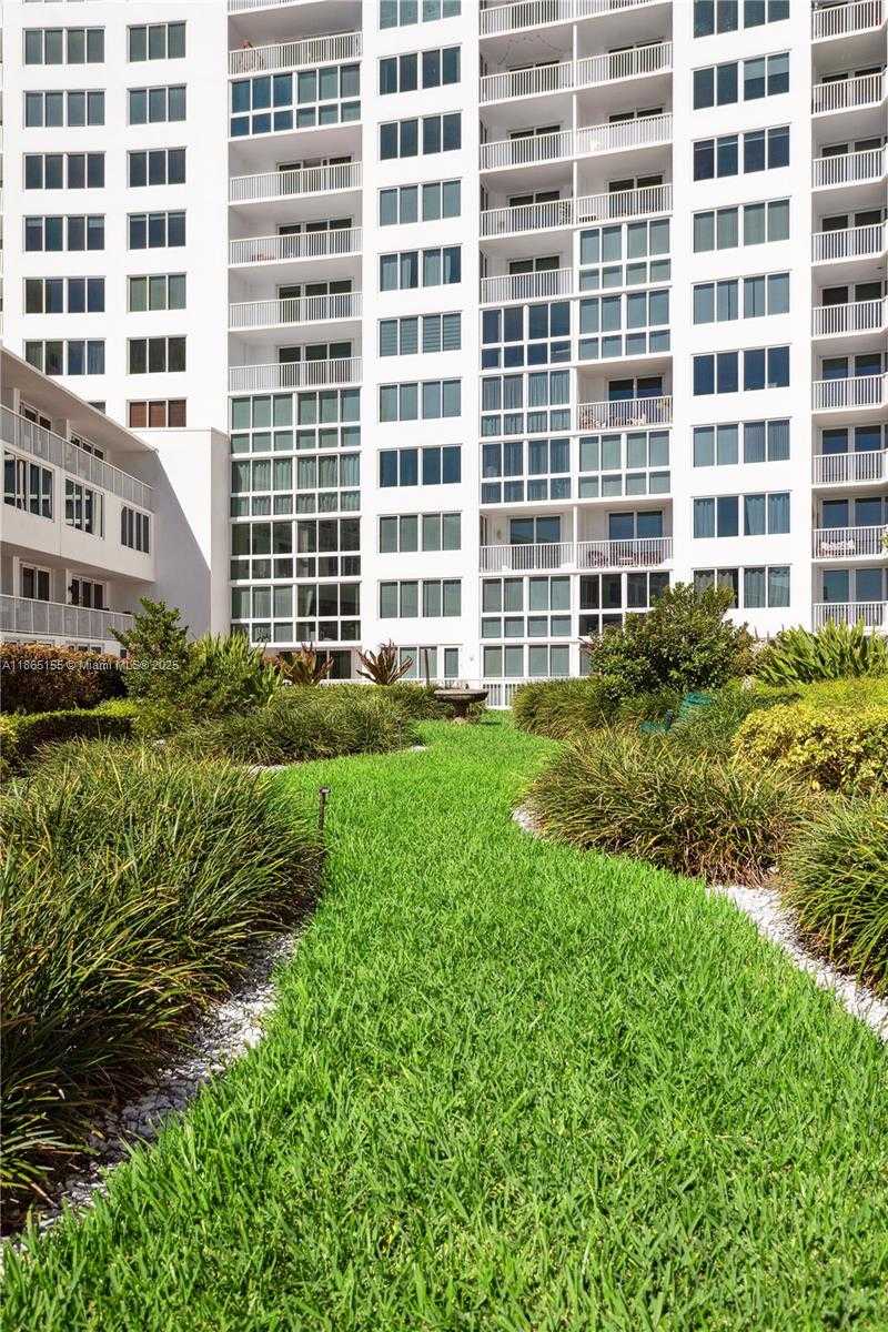 Small Image of 5401 COLLINS AVE #1020, Miami Beach Number 34