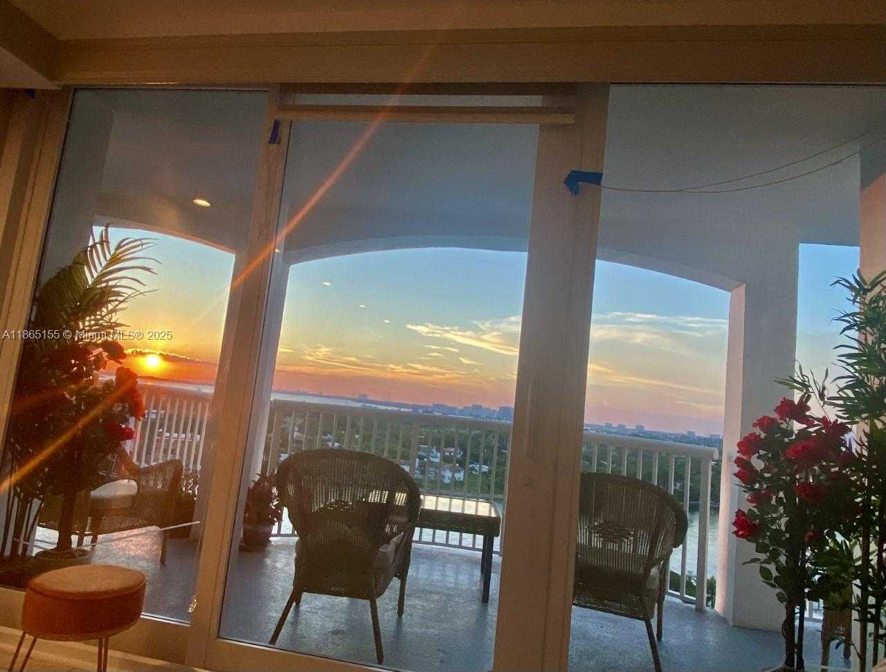 Small Image of 5401 COLLINS AVE #1020, Miami Beach Number 36