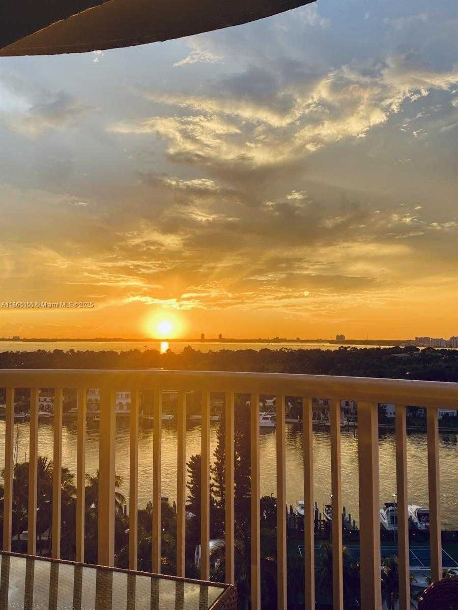 Small Image of 5401 COLLINS AVE #1020, Miami Beach Number 38
