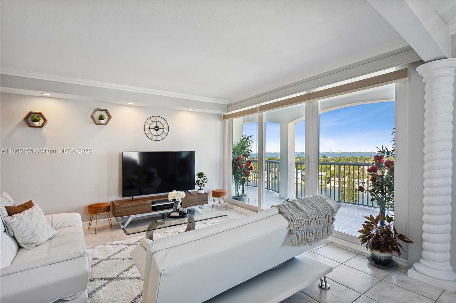 Small Image of 5401 COLLINS AVE #1020, Miami Beach Number 4