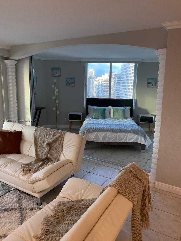 Small Image of 5401 COLLINS AVE #1020, Miami Beach Number 43