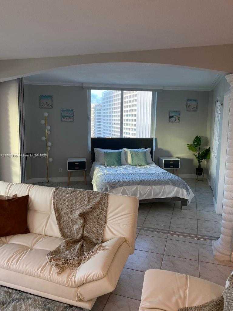Small Image of 5401 COLLINS AVE #1020, Miami Beach Number 44