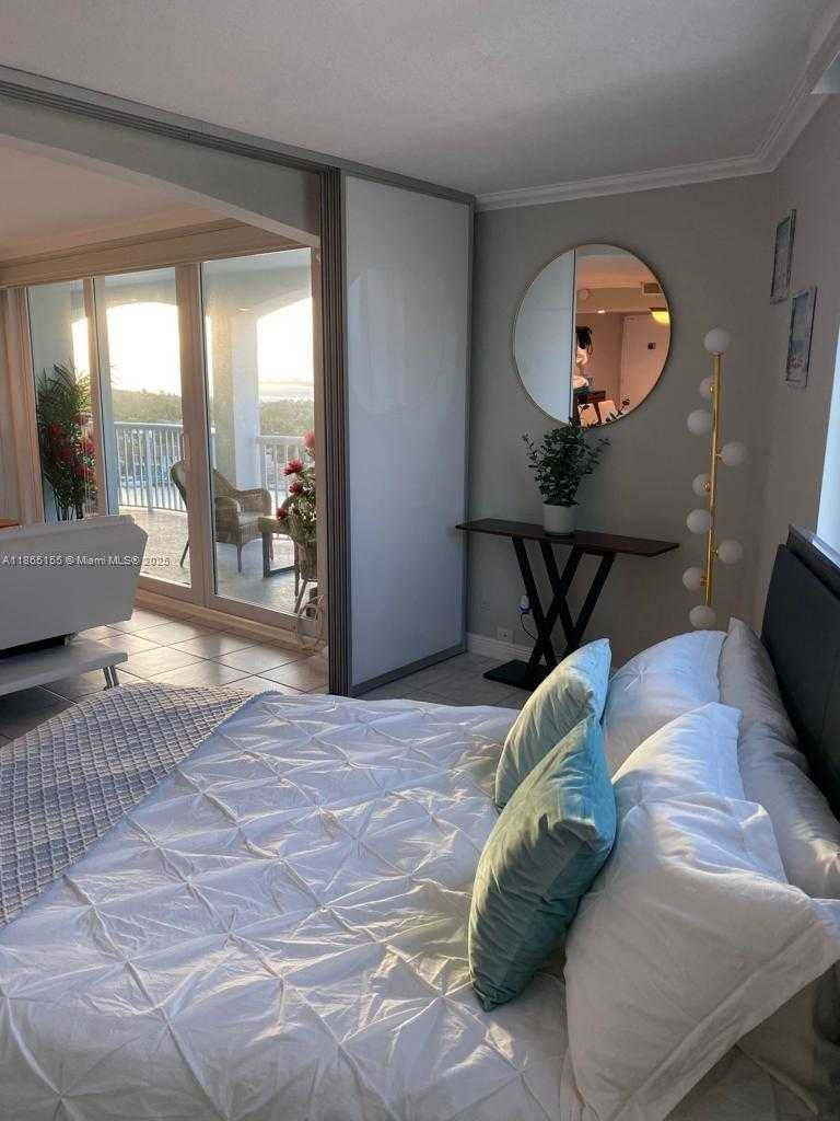 Small Image of 5401 COLLINS AVE #1020, Miami Beach Number 49