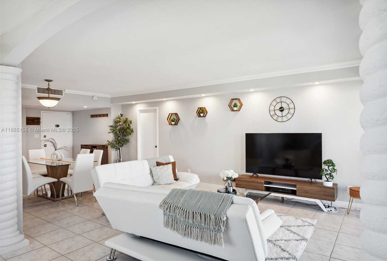 Small Image of 5401 COLLINS AVE #1020, Miami Beach Number 5