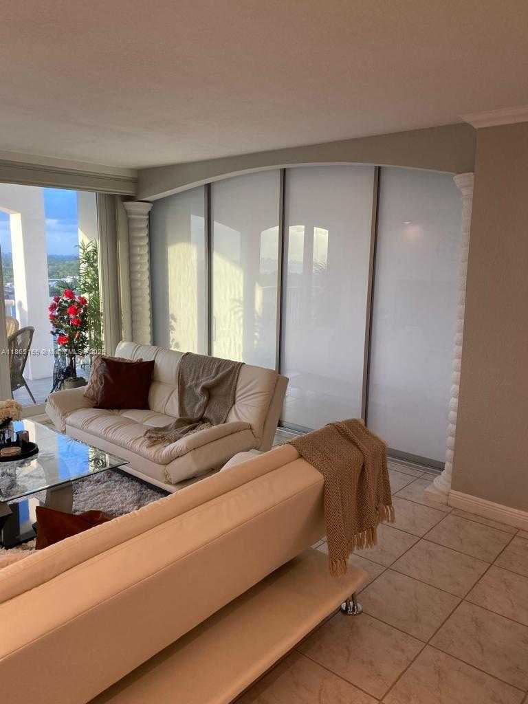 Small Image of 5401 COLLINS AVE #1020, Miami Beach Number 50