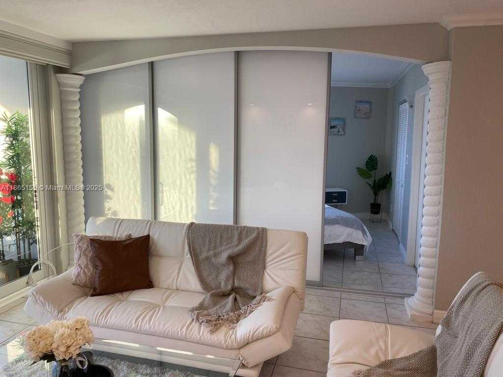 Small Image of 5401 COLLINS AVE #1020, Miami Beach Number 55