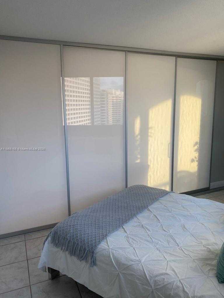 Small Image of 5401 COLLINS AVE #1020, Miami Beach Number 56