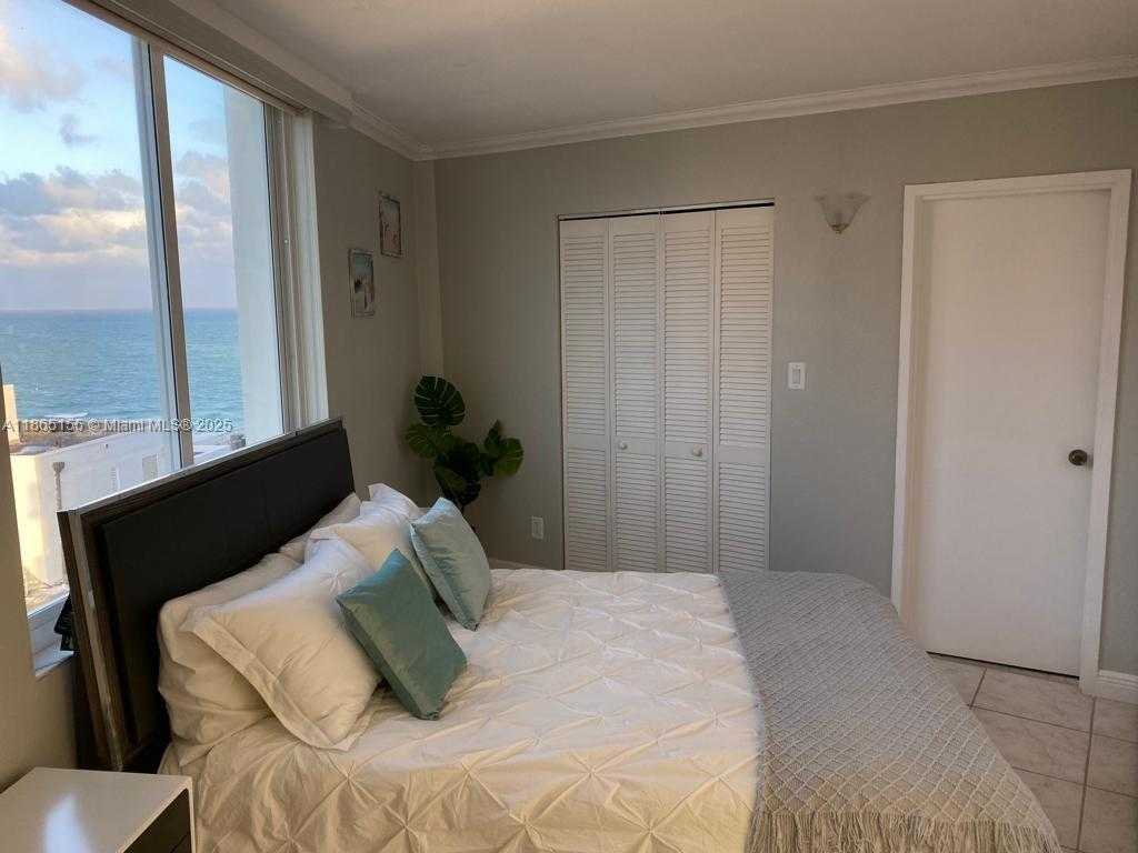 Small Image of 5401 COLLINS AVE #1020, Miami Beach Number 58